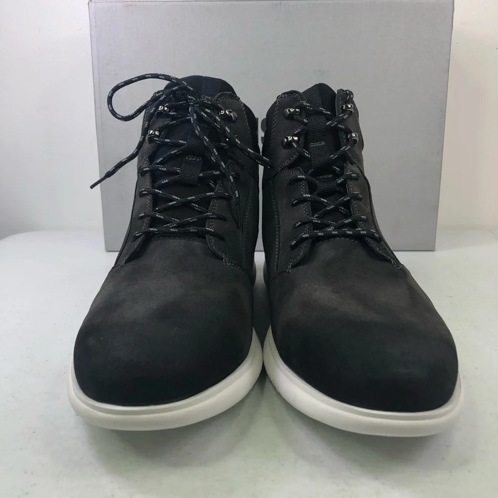 Unlisted by Kenneth Cole brand new